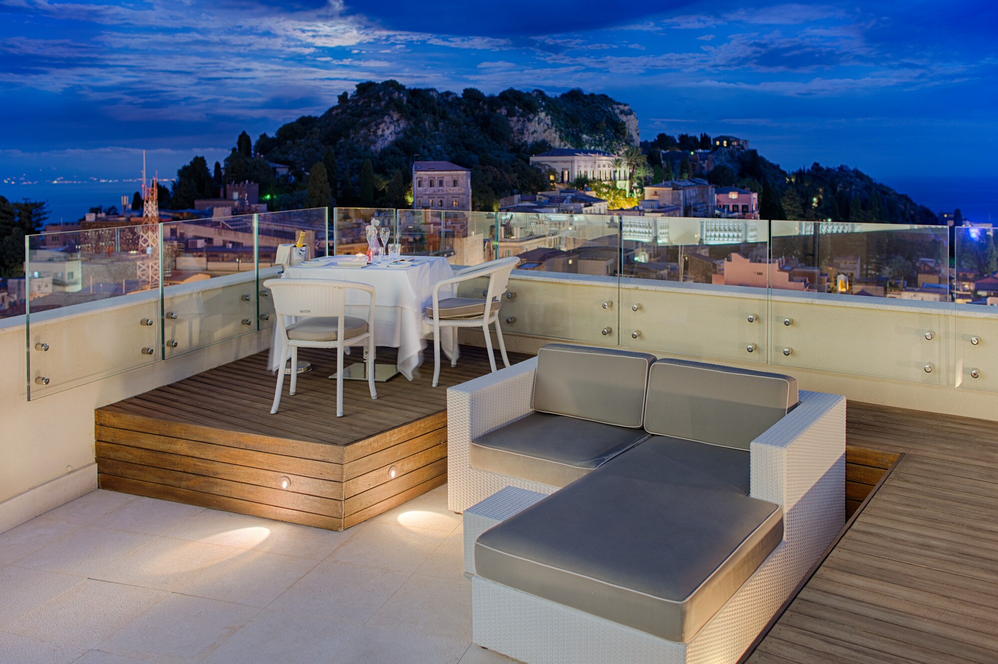 Room Suite met uitzicht en terras