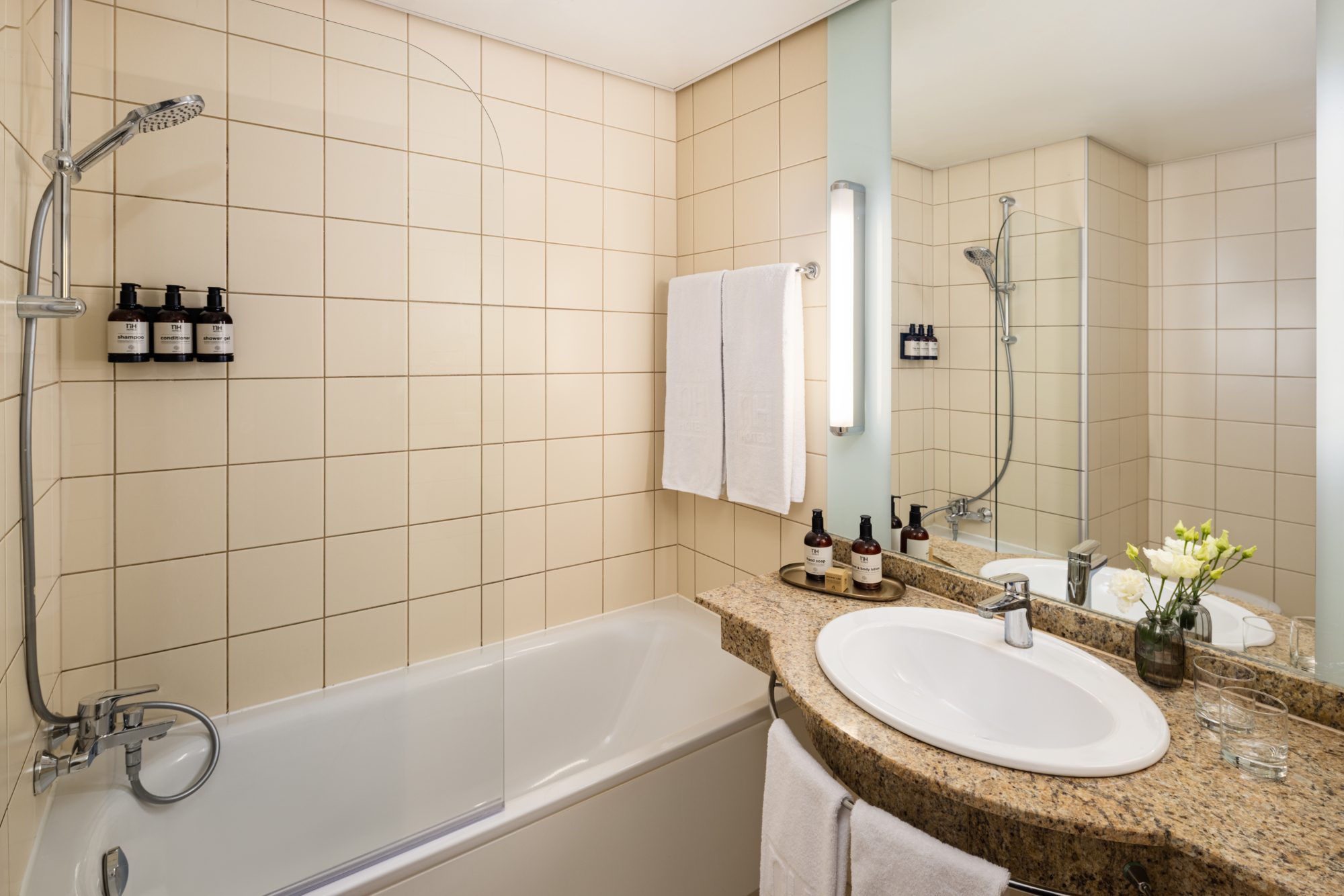 Photo - NH Budapest City