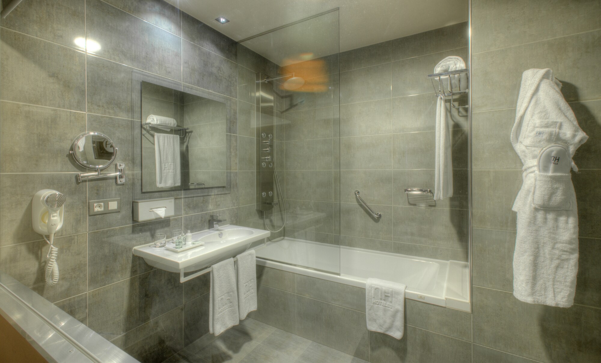 Room Camera Familiare Comunicante