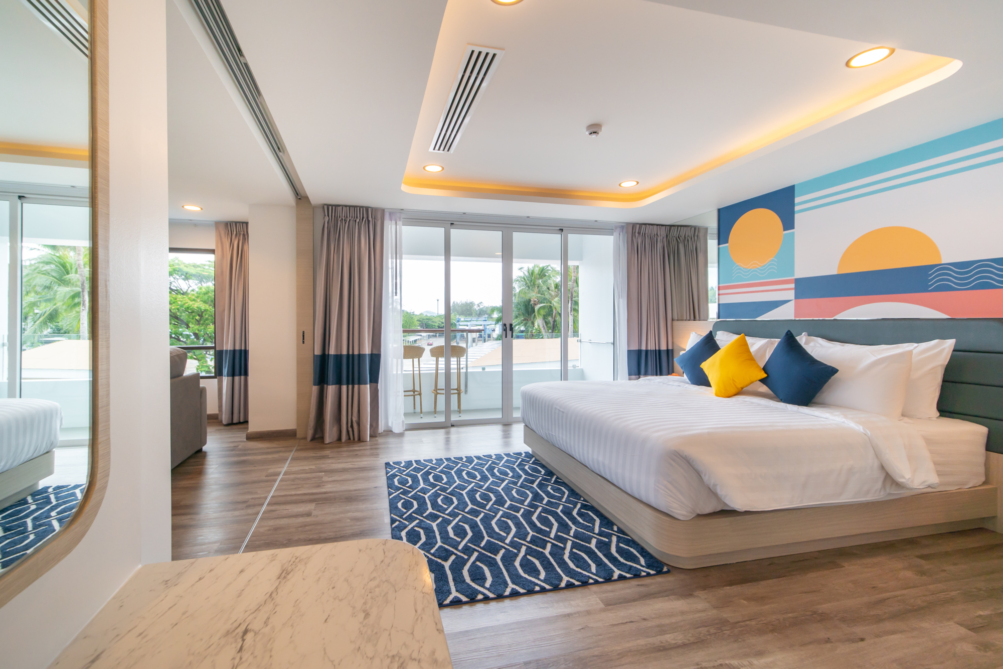 Отель в тайланде с лодками. Boat lagoon resort phuket. Пхукет порт роял пхукет марина. Ваньнин хайнань. Lagoon quay phuket.