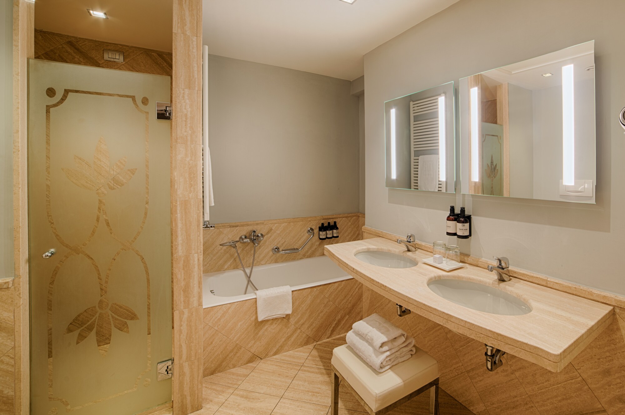 Room Camera Superior