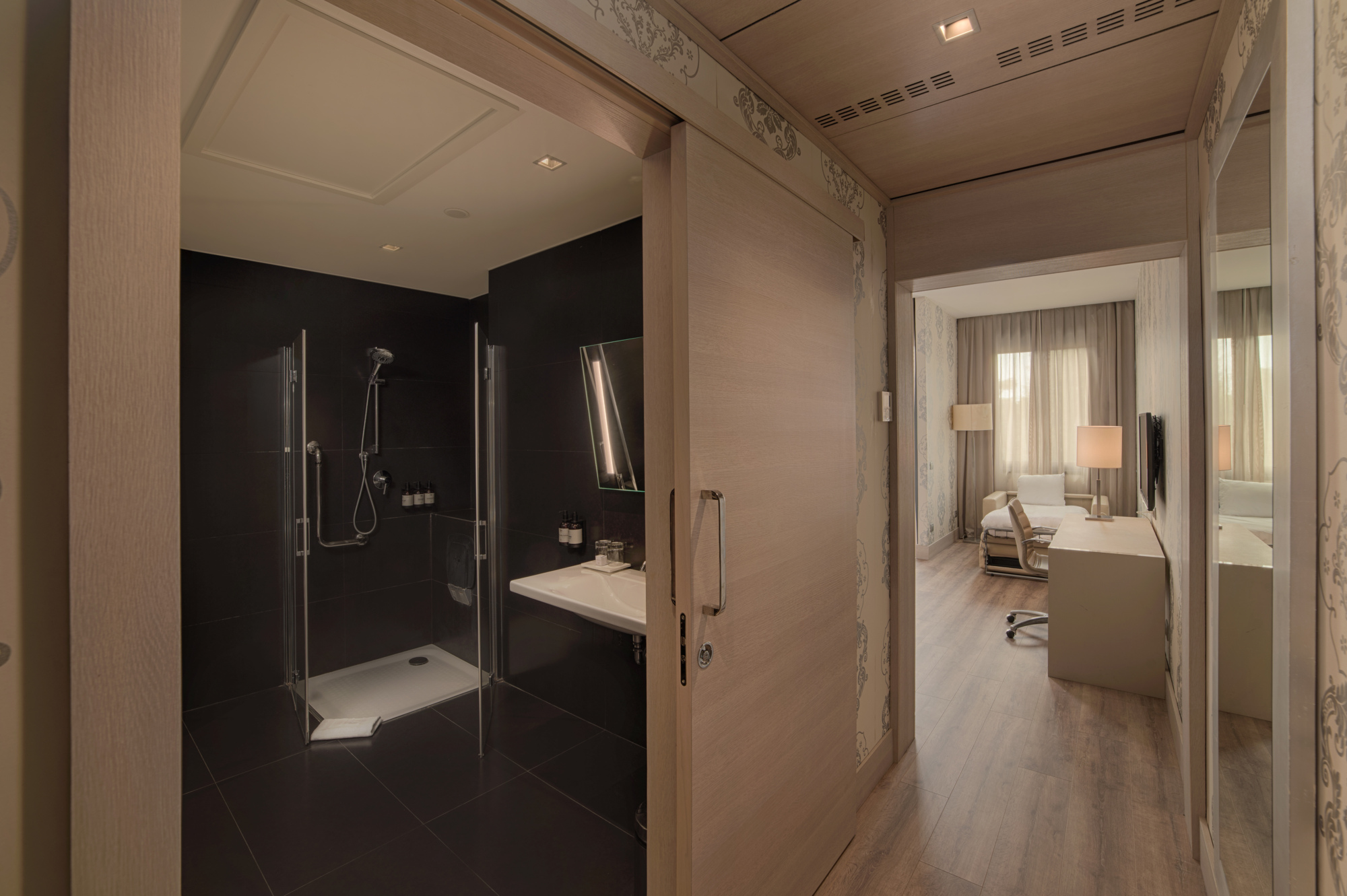 Photo - Anglo American Hotel Florence, Curio Collection By Hilton