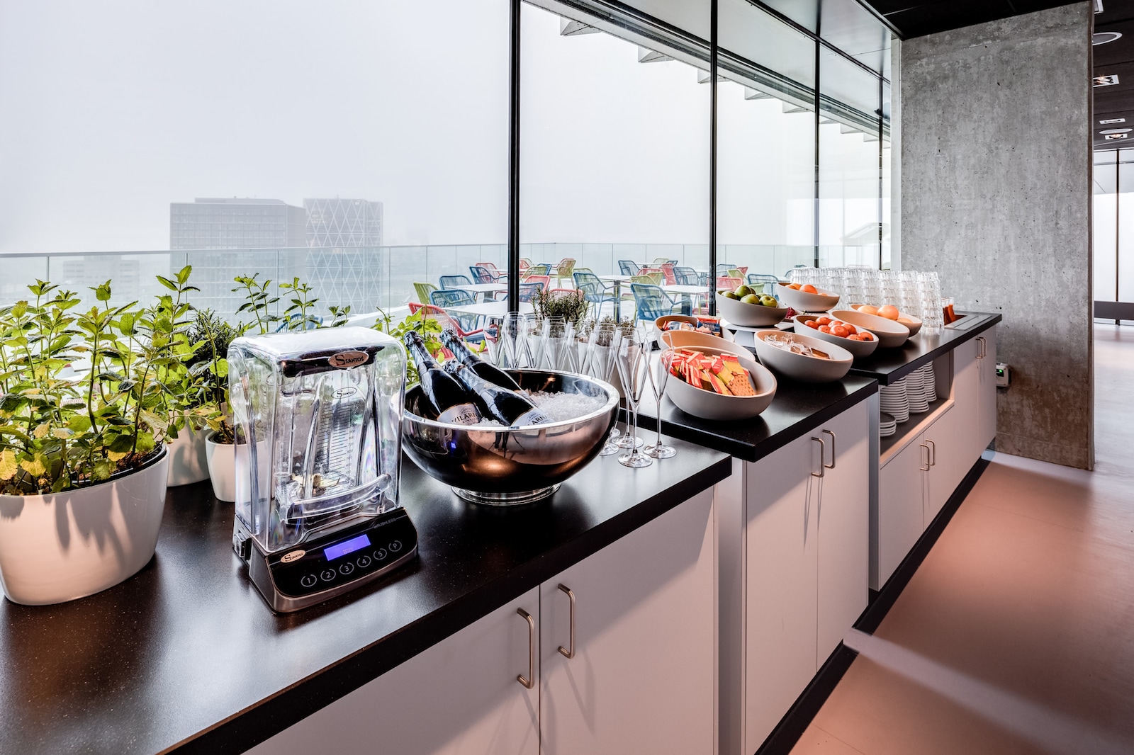 Nhow Rai Cocktail nhow Amsterdam RAI hotel | Tot 25% korting | nh-hotels.nl