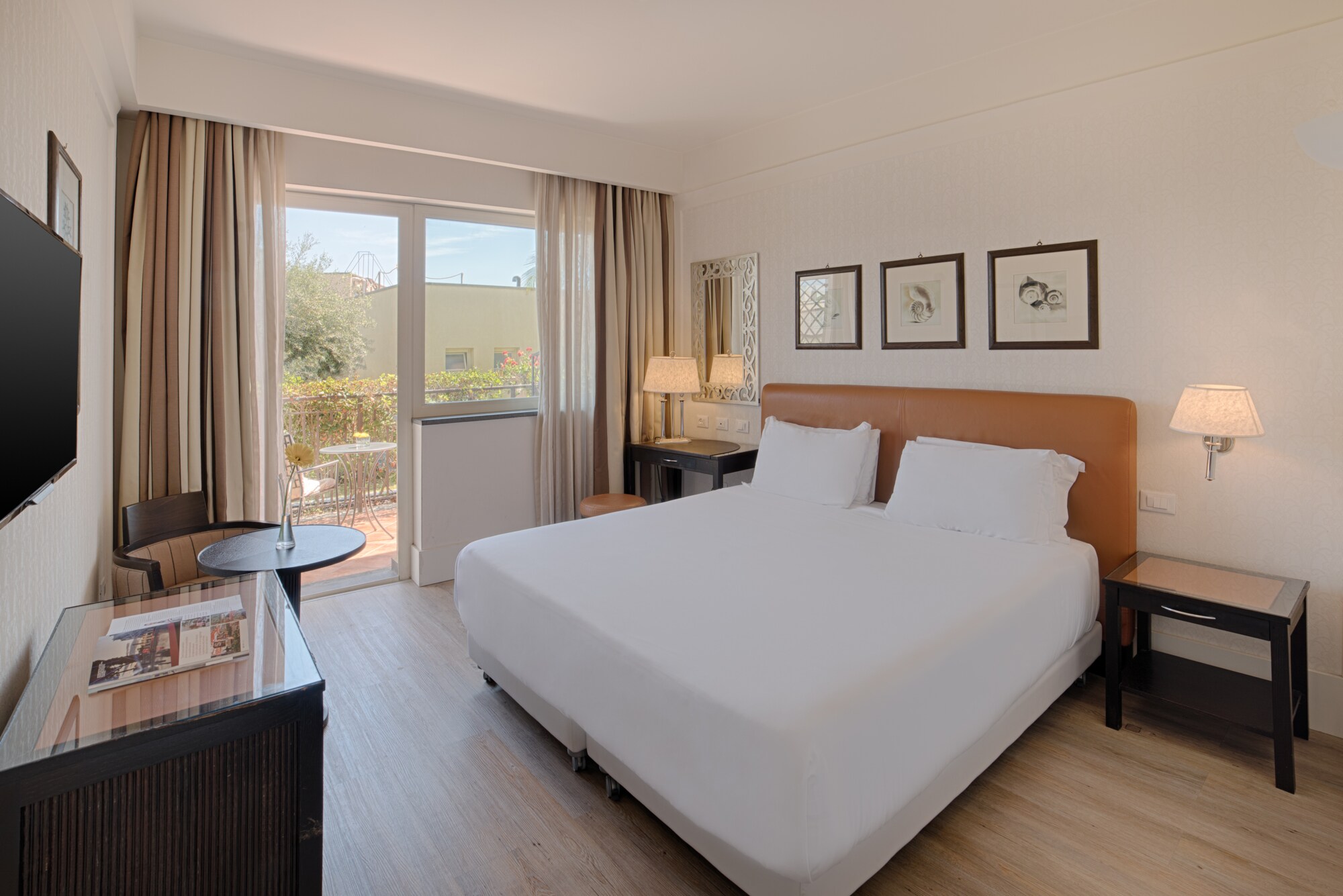 Room Standard with garden view and terrace