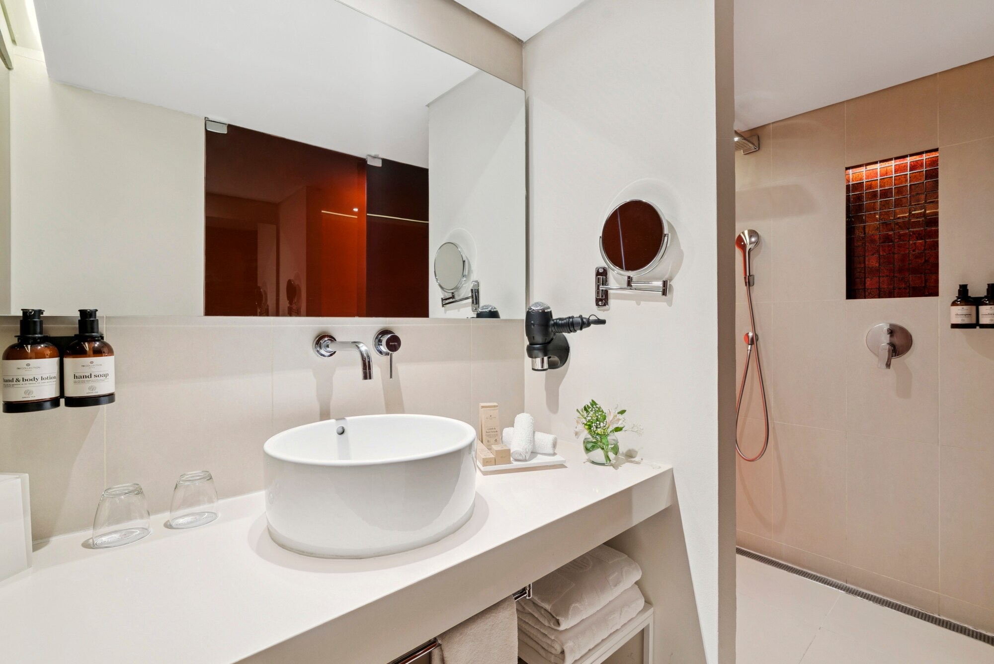 Room Junior Corner Suite com Vista