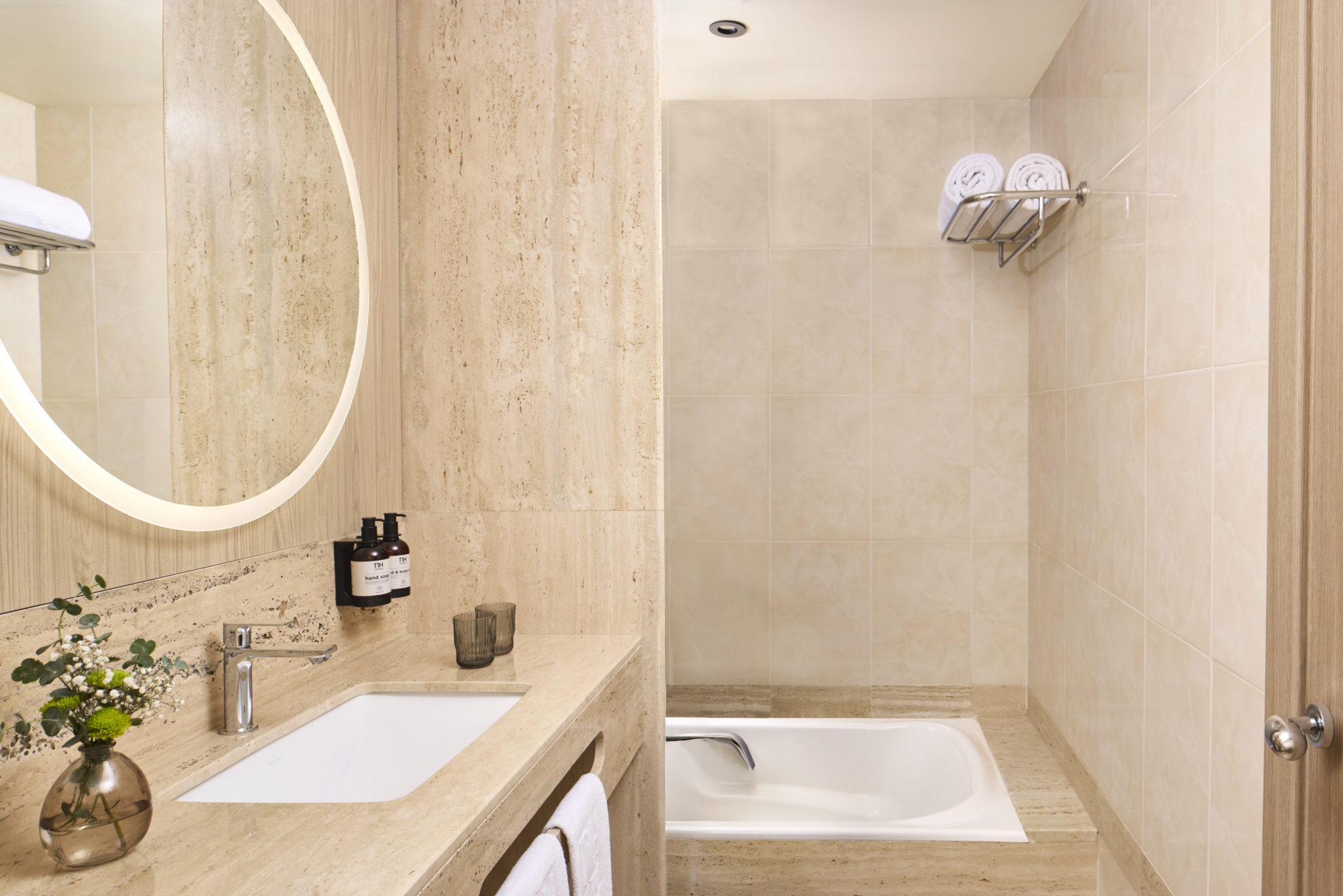 Photo - NH Valencia Center